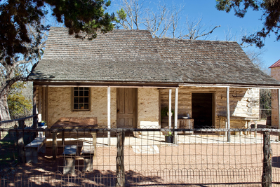 historical cabin at Lyndon B Johnson State Park