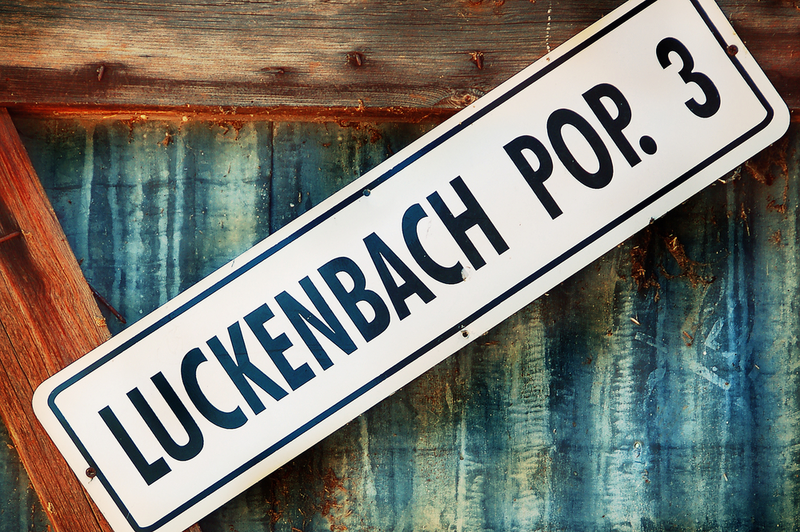 luckenbach population sign